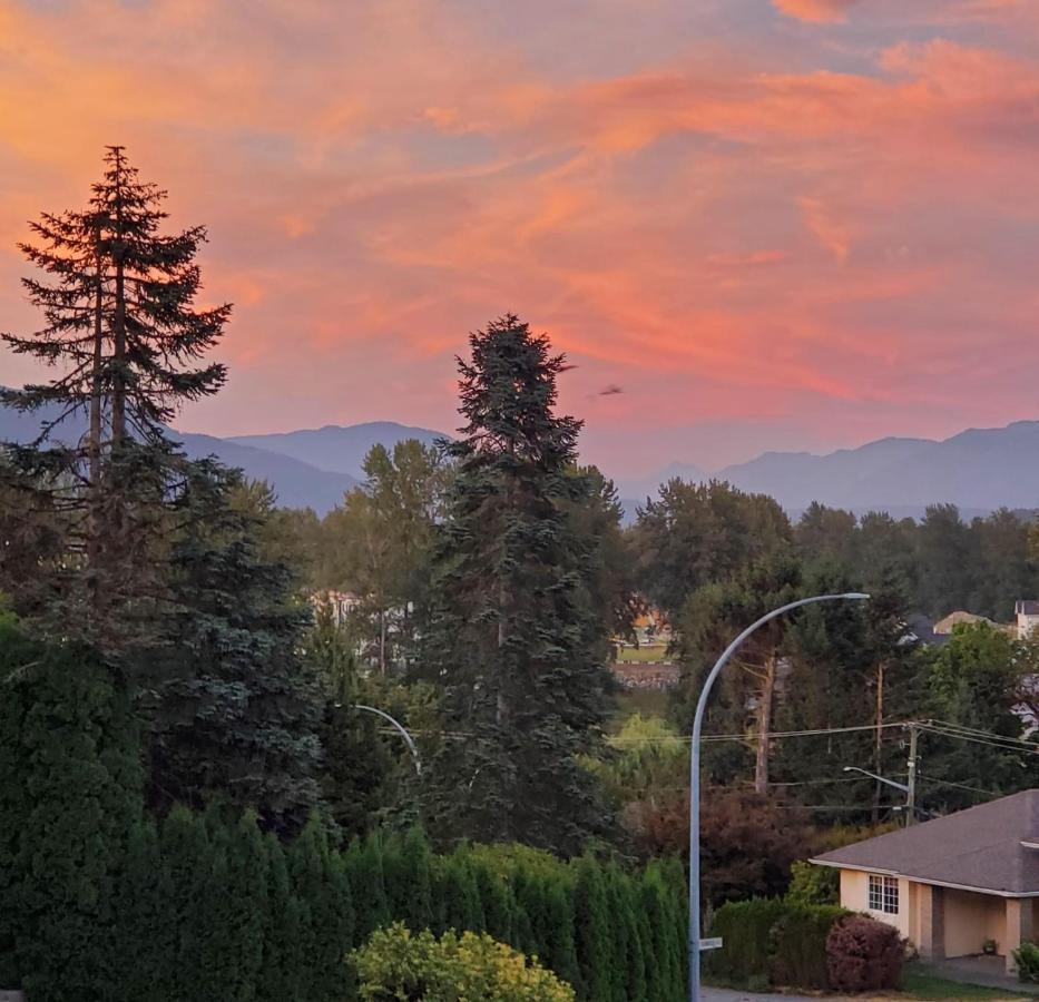 Mountain Retreat 3 Bedroom Garden House Near Heritage Park, Coliseum , Hwy 1, Fishing, Cultus Lake Chilliwack Exteriör bild