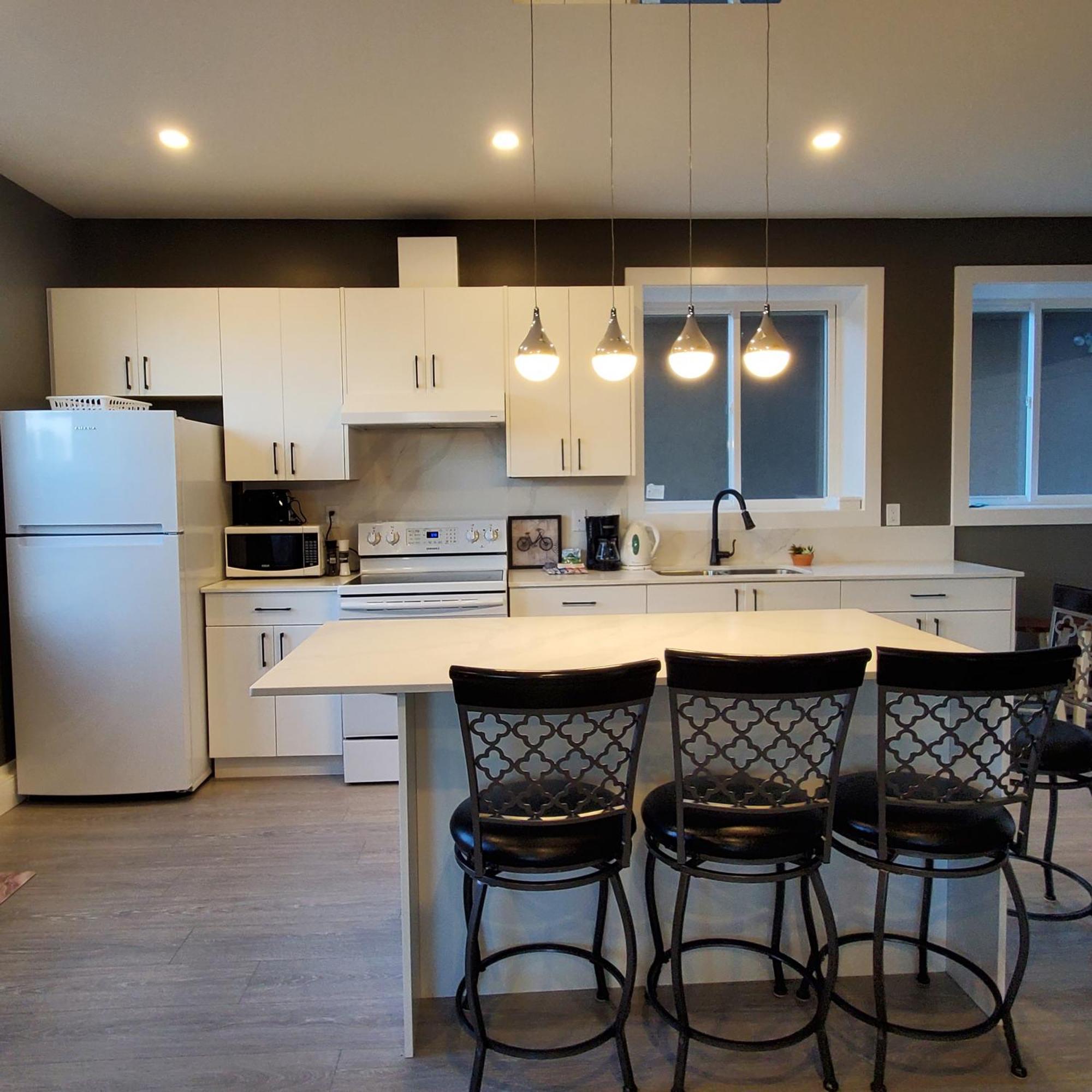 Mountain Retreat 3 Bedroom Garden House Near Heritage Park, Coliseum , Hwy 1, Fishing, Cultus Lake Chilliwack Rum bild